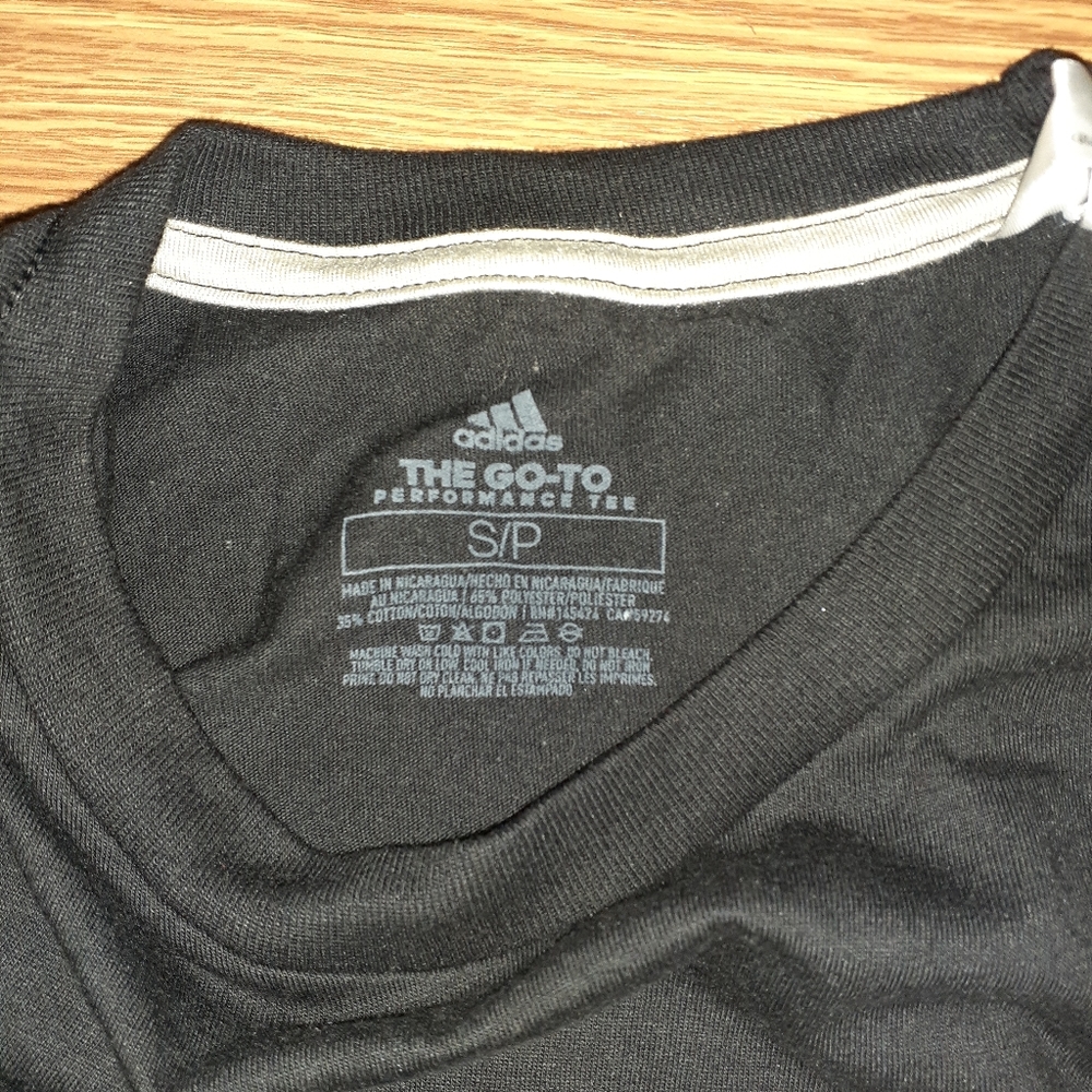 Adidas tshirt - Picture 3 of 4